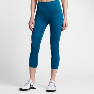 Nike Zonal Strength Training Capris